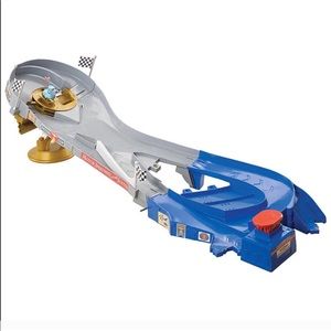 Disney Cars Lightning McQueen racetrack